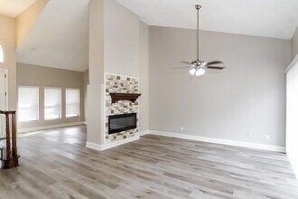 5118 Stonehurst Rd in Tampa, FL - Building Photo - Building Photo