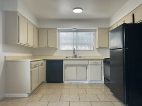 824 Capehart Ct in Ridgecrest, CA - Building Photo - Building Photo