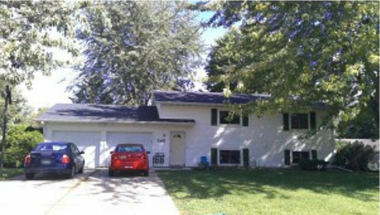 345 Allan Ave, Unit #2 in Owatonna, MN - Building Photo