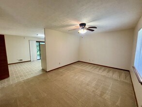 358 Bradley Woods Ct NW in Lilburn, GA - Building Photo - Building Photo
