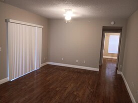 5048 Lantana Rd in Lake Worth Beach, FL - Building Photo