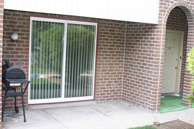 2727 Rhawn St, Unit 32A in Philadelphia, PA - Foto de edificio - Building Photo