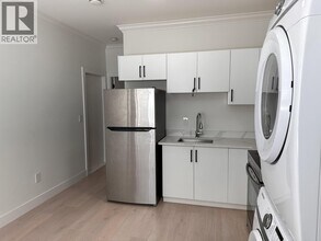 37xx Myrtle St in Burnaby, BC - Building Photo - Building Photo