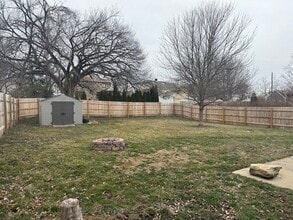 404 Baker Dr in Aliquippa, PA - Foto de edificio - Building Photo