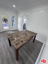 1116 W 64th St in Los Angeles, CA - Building Photo - Building Photo