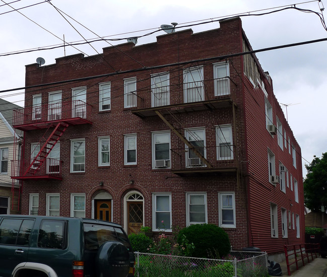 87-27 143rd St in Jamaica, NY - Building Photo - Building Photo