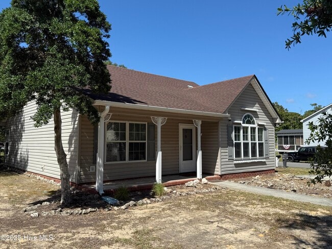 1308 E Oak Island Dr in Oak Island, NC - Building Photo - Building Photo