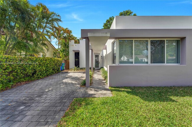 548 NE 70th St in Miami, FL - Building Photo - Building Photo