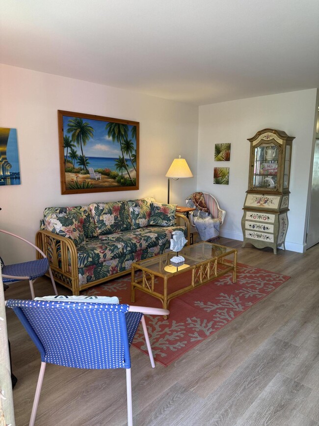 440 SE Fini Dr in Stuart, FL - Foto de edificio - Building Photo