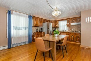 275 Columbus Ave in Pawtucket, RI - Building Photo