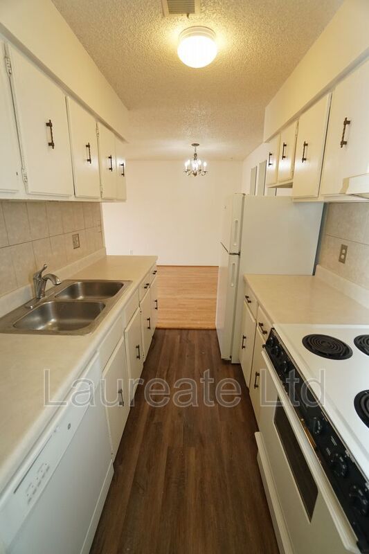 7755 E Quincy Ave in Denver, CO - Foto de edificio - Building Photo