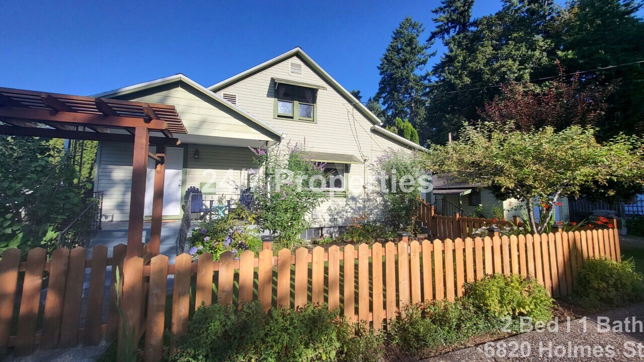 6280 Holmes St in West Linn, OR - Building Photo