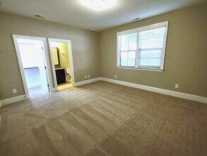 6432 Fairway Row Ln in Charlotte, NC - Foto de edificio - Building Photo