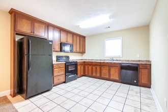 8 Cal Rd, Unit A in Fort Mitchell, AL - Foto de edificio - Building Photo