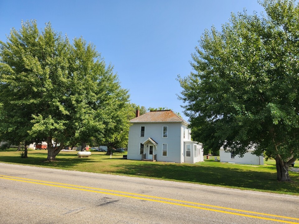 1738 Racine Ave in Mount Union, IA - Building Photo