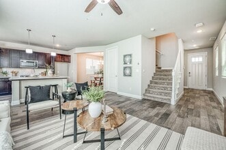 1437 E Via Viola Way in Fresno, CA - Building Photo - Building Photo