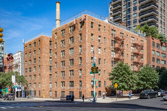 1360 York Ave in New York, NY - Building Photo - Building Photo