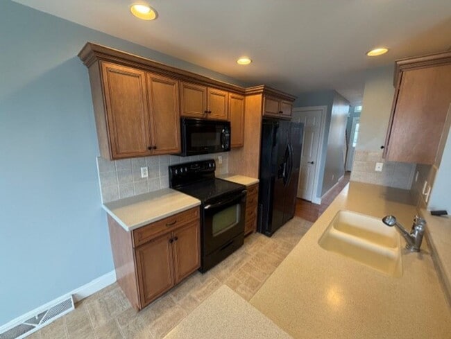 785 Oak Leaf Ln in Harrisburg, PA - Building Photo - Building Photo