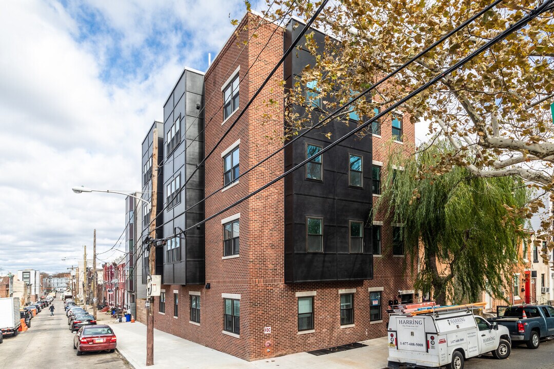 2621-2623 W Jefferson St in Philadelphia, PA - Building Photo