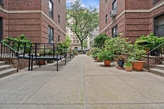 117 Seaman Ave in New York, NY - Building Photo - Building Photo