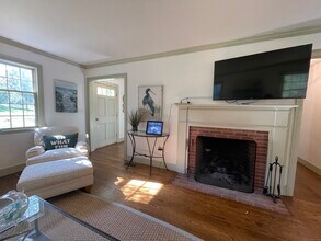 25a Main St in Essex, CT - Building Photo - Building Photo