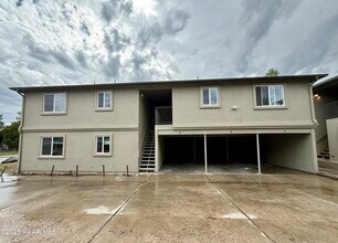 564 Lincoln Ave in Prescott, AZ - Foto de edificio - Building Photo