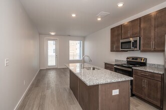 2630 Short Vine Street Apartments in Cincinnati, OH - Foto de edificio - Building Photo