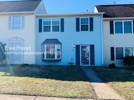 8627 Reinecke Ct in Manassas Park, VA - Building Photo