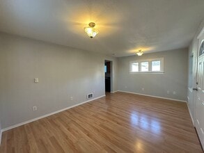 2220 Summit Ave in Everett, WA - Building Photo - Building Photo