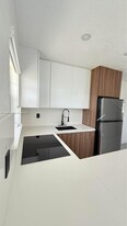 2430 NE 188th St in Miami, FL - Building Photo