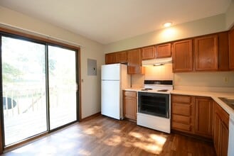 1023 NE Lindsay Ave, Unit C in Lee's Summit, MO - Building Photo - Building Photo