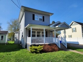 15 1st Ave in Franklinville, NY - Building Photo