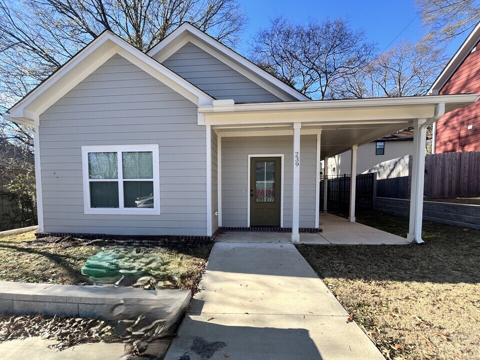 239 Cedar St in Jackson, TN - Foto de edificio