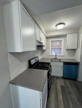 25084 Waldorf St in Roseville, MI - Building Photo - Building Photo