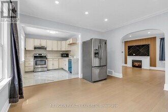 5765 Dorchester Rd in Niagara Falls, ON - Building Photo - Building Photo