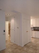 701 Los Felices Cir E in Palm Springs, CA - Building Photo - Building Photo