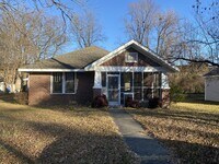 1616 Independence St