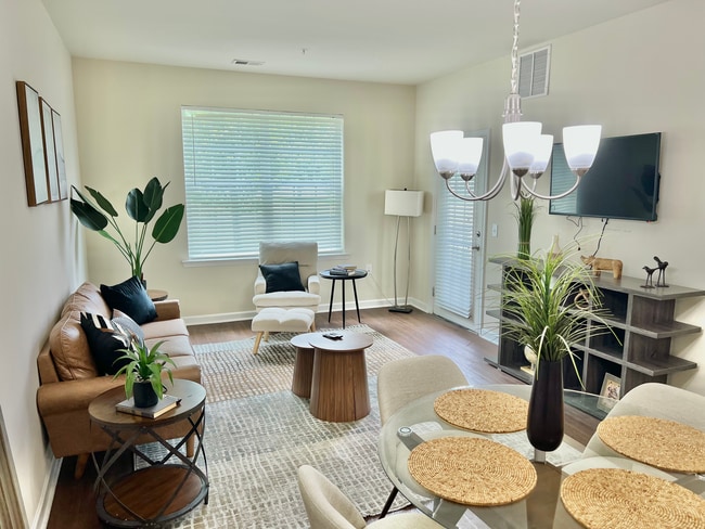 Morgan's Bluff in South Amboy, NJ - Foto de edificio - Building Photo