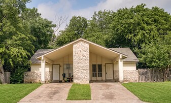 10310 Little Pebble Dr in Austin, TX - Building Photo