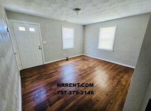 142 Chichester Ave in Hampton, VA - Building Photo - Building Photo