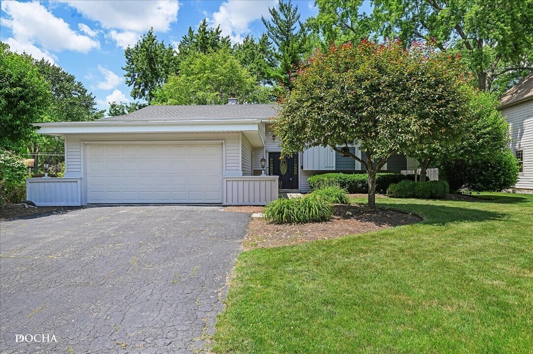 425 W Gartner Rd in Naperville, IL - Building Photo