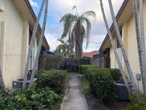 13680 Yarmouth Ct in Wellington, FL - Building Photo - Building Photo