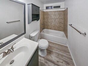 117 S Silver Ridge St in Ridgecrest, CA - Foto de edificio - Building Photo