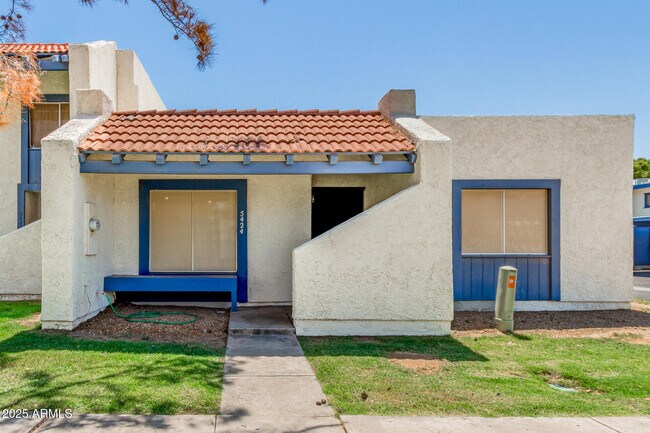 5424 W Laurie Ln in Glendale, AZ - Building Photo - Building Photo