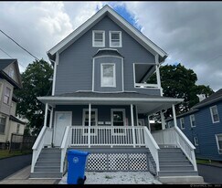 42 Waterville St in Waterbury, CT - Building Photo