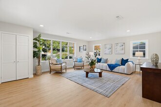 274 W Laurel Ave in Sierra Madre, CA - Foto de edificio - Building Photo