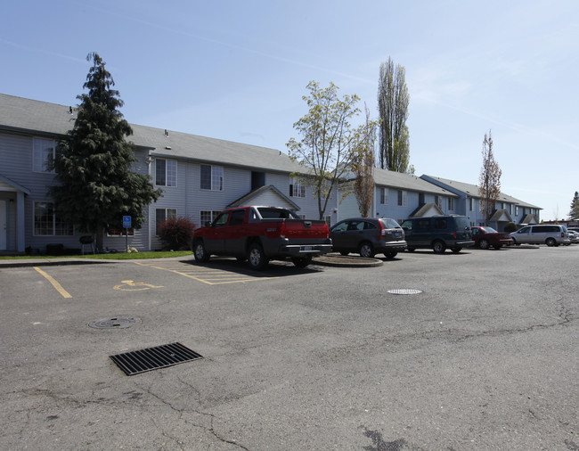 McCarran Apartments in Salem, OR - Foto de edificio - Building Photo