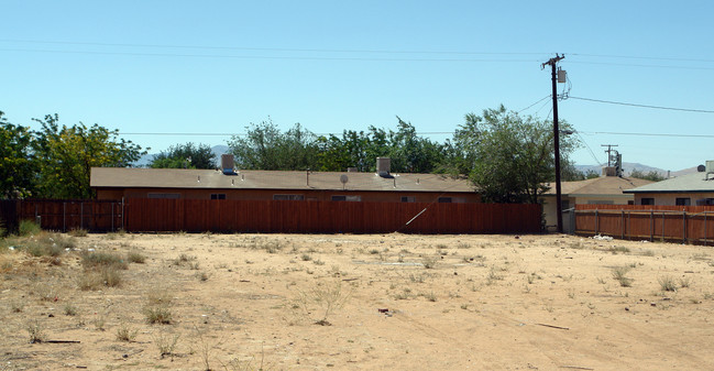 15566 Tonekai Rd in Apple Valley, CA - Building Photo - Building Photo