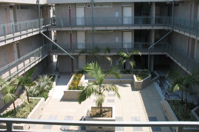 Palms Point Apartments in Los Angeles, CA - Building Photo - Building Photo