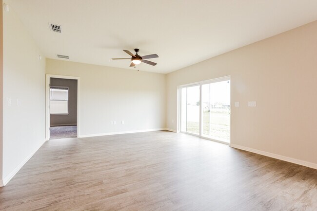 1015 Corso Dr in Winter Haven, FL - Foto de edificio - Building Photo